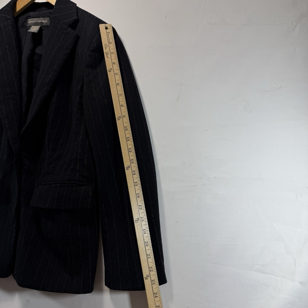 Banana Republic Blazer Womens 6 Black Pin Stripe One Button Wool Blend - Picture 3 of 10